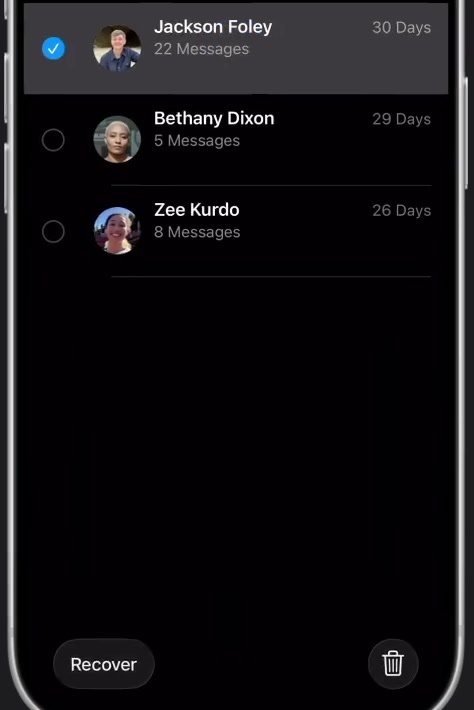 A conversation selected with a blue tick in Recently Deleted, with the Recover button at the bottom left